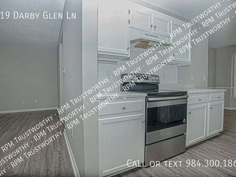 519 Darby Glen Ln — Photo 21