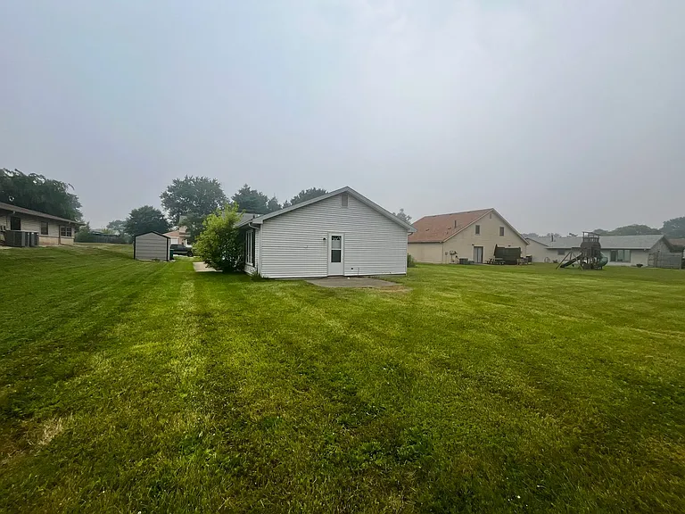 3326 Kendale Dr — Photo 2