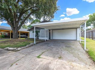 801 Bluebird Ln, Pasadena, TX 77502