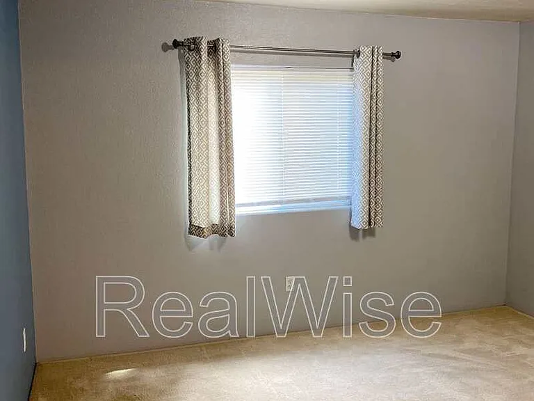 2564 NE Douglas Ave — Photo 12