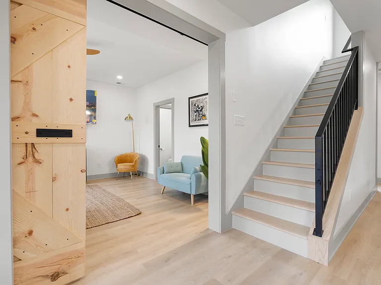 530 Continental Dr — Photo 13