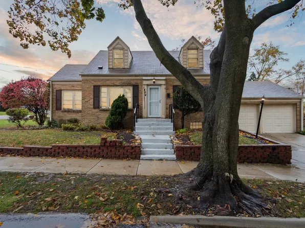 1404 Irvington Pl, Rockford, IL 61107