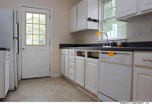 5th image of 215 Fairview Ave