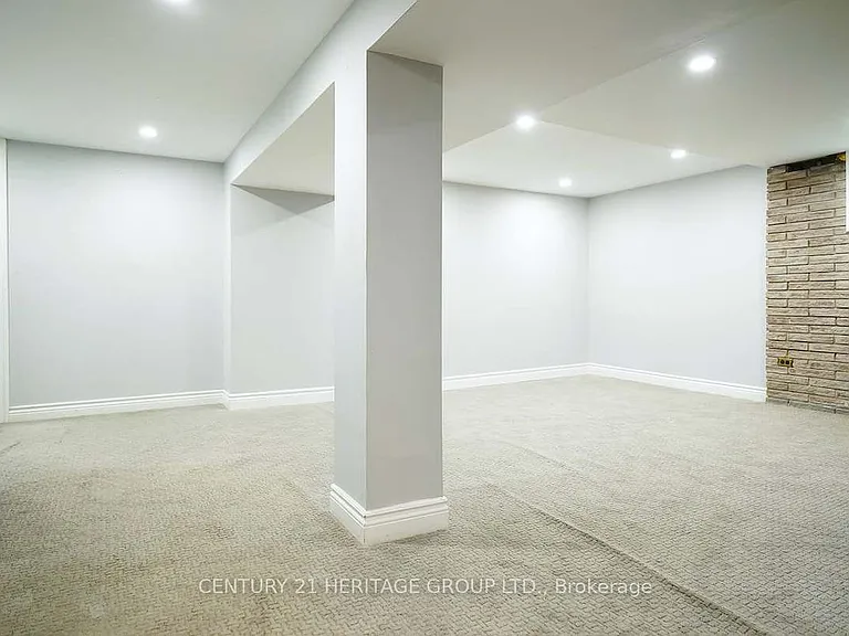328 Moore Park Ave #LOWER — Photo 3