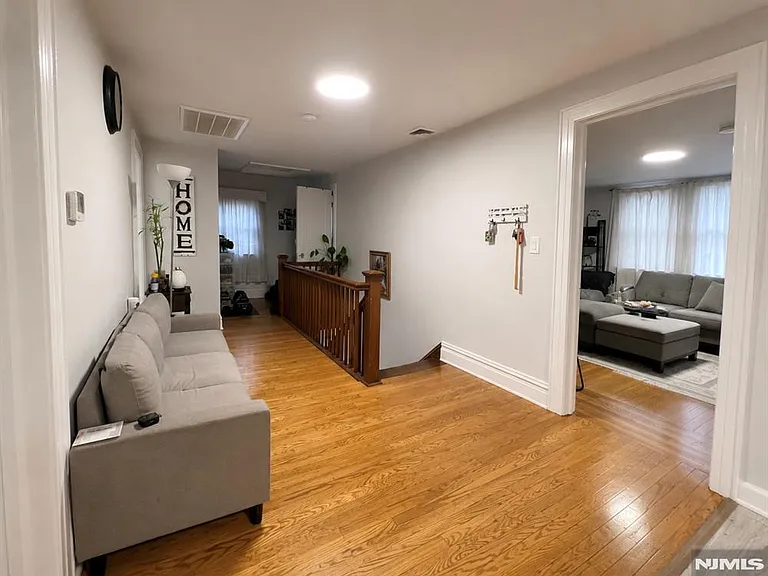 578 Hillside St — Photo 5
