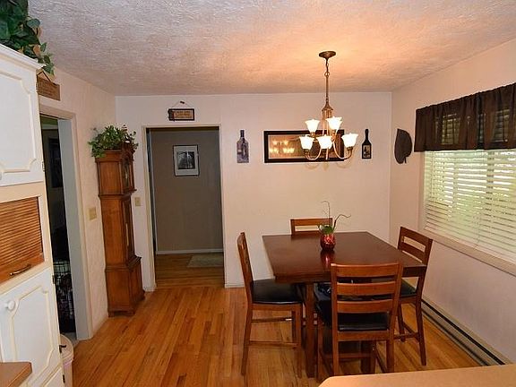5th image of 1377 Corinne Ave