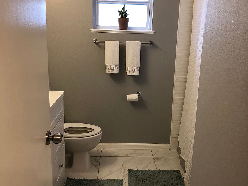 Additional view of bathroom