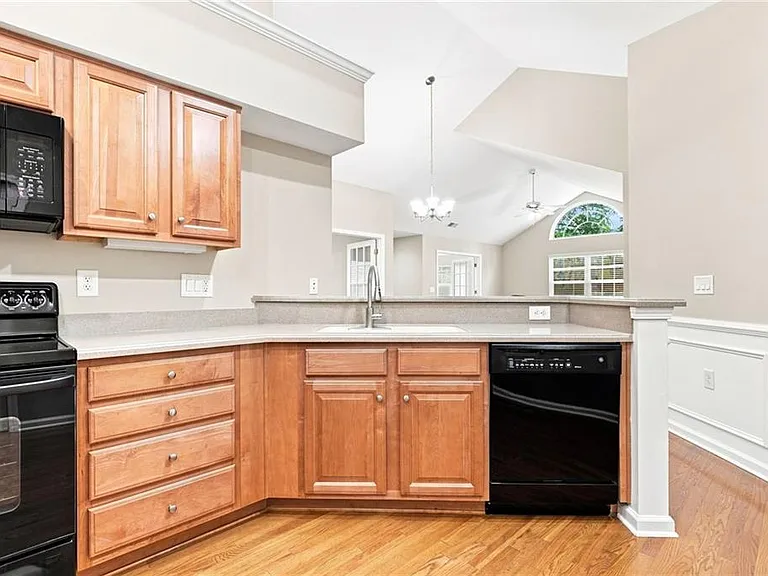 3204 Village Ln — Photo 19
