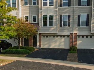 3335 Kentshire Cir, Aurora, IL 60504