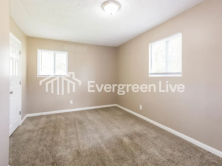 2422 Sharon Ave — Photo 11