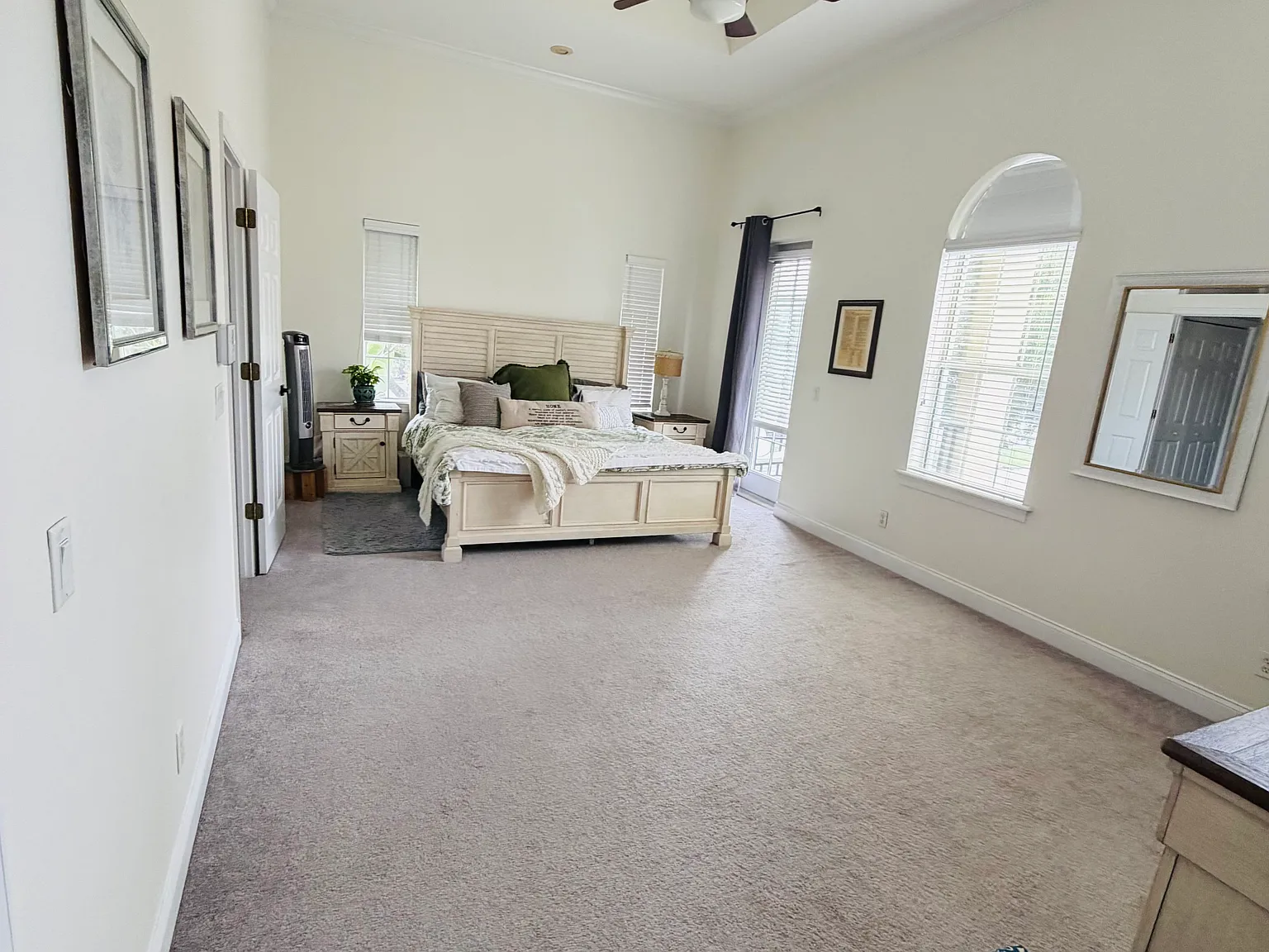 3 bed, 2.5 bath, 1774 sqft, $3,400 — Photo 3