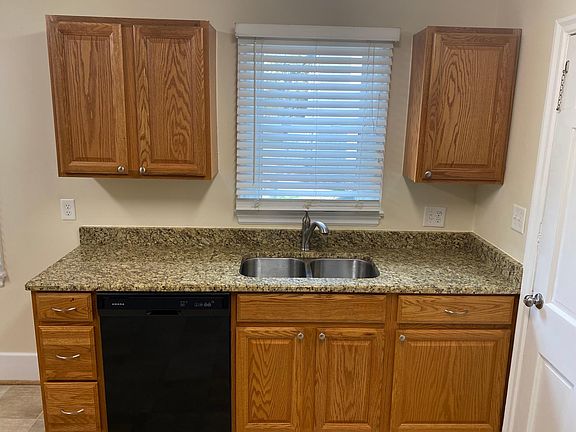 2nd image of 425 22nd St #2