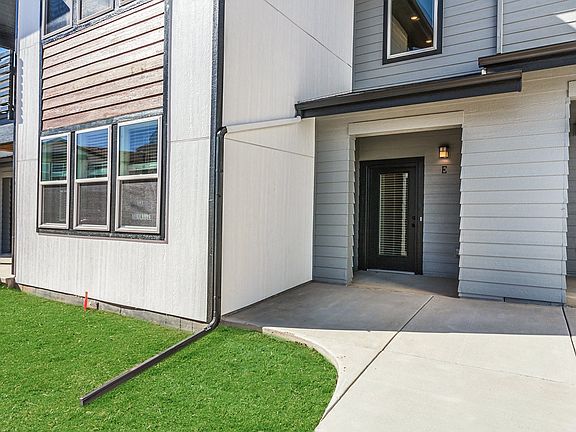 4th image of 208 N Delozier Unit 203
