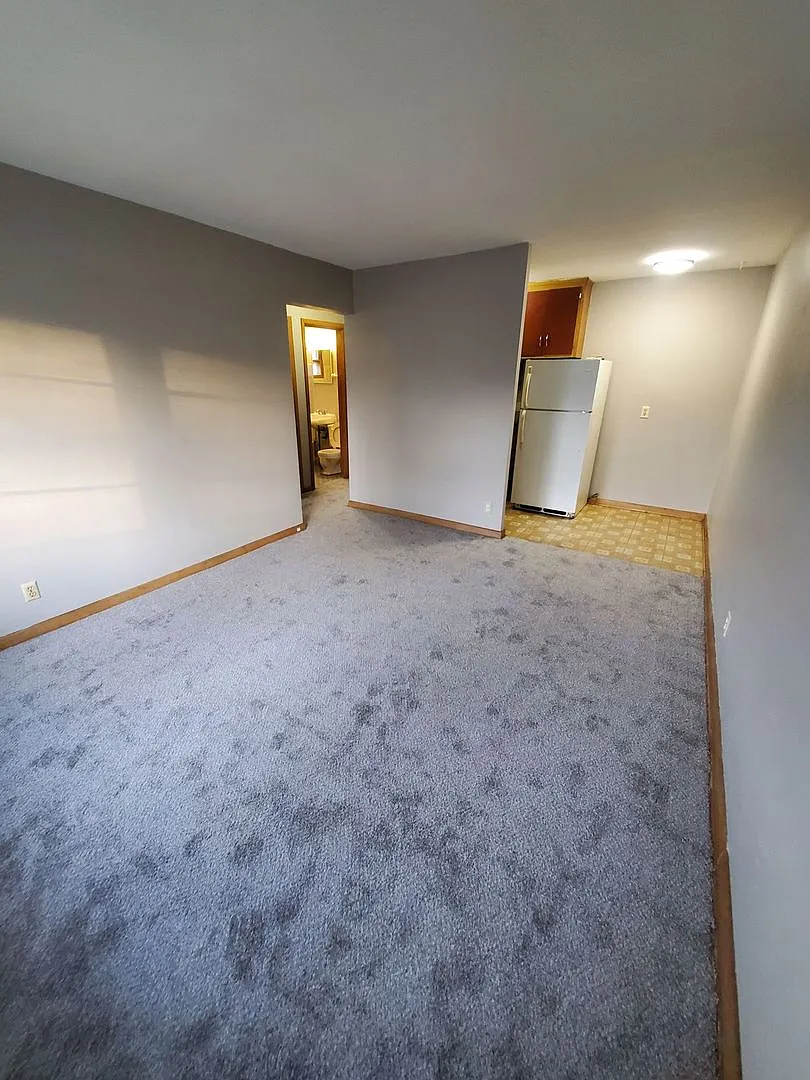 3130 S 48th St. - 8 Family — Photo 2