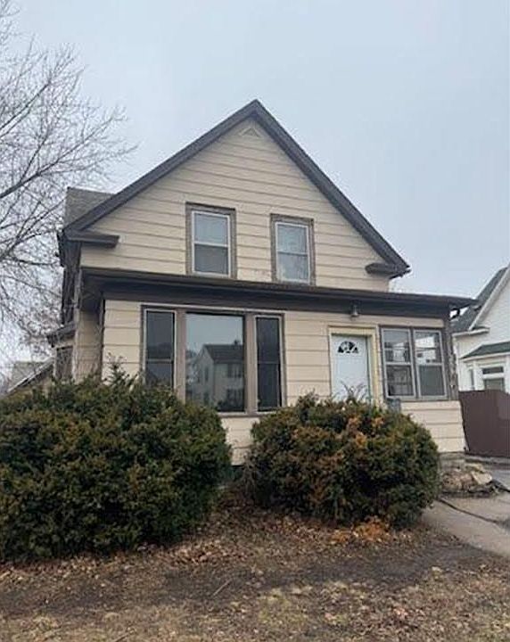 1st image of 216 5th Ave S