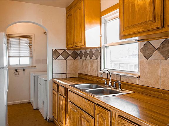 3rd image of 170 S Canosa Ct