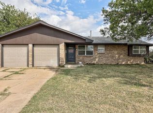 101 SW 11th St, Moore, OK 73160