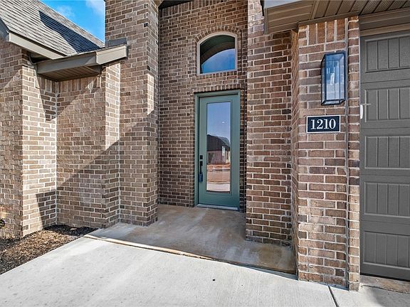 2nd image of 1210 Fierce Ln