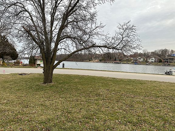 4th image of 113 N Winnebago Dr