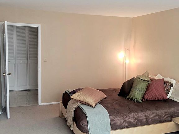 3rd image of 4250 N Marine Dr APT 2213