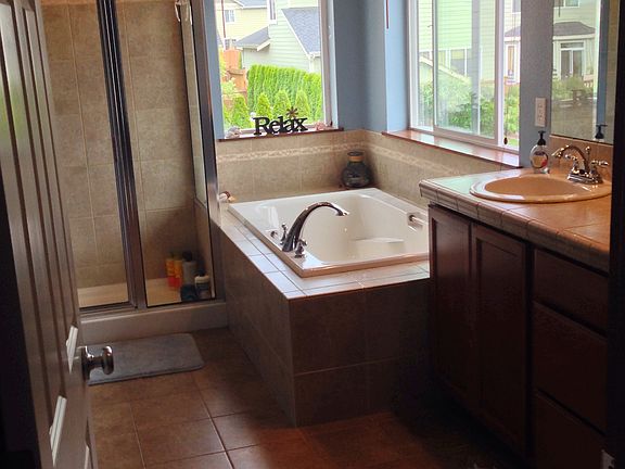 3rd image of 3217 78th Ave NE