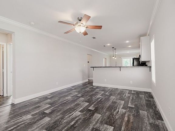 2nd image of 7601 Daffan Ln #708