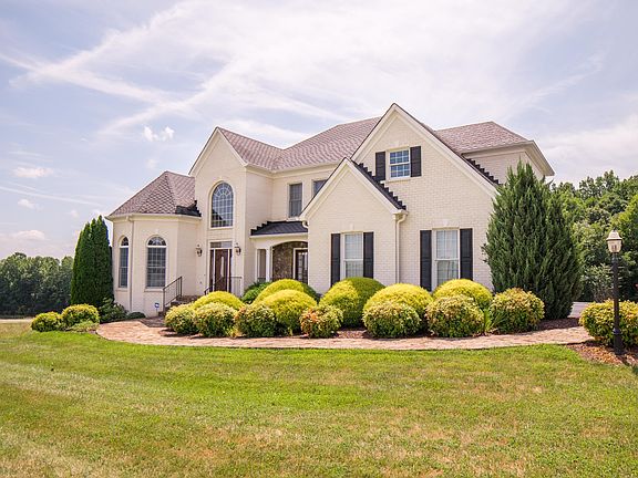 2nd image of 1202 Boone Hill Dr