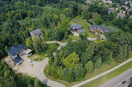 2nd image of 1607 Carriage Way