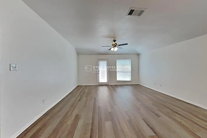 3 bed, 2.0 bath, 1847 sqft, $2,550 — Photo 3
