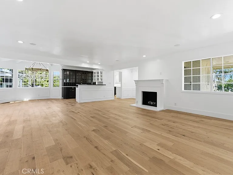 515 Kings Pl — Photo 17