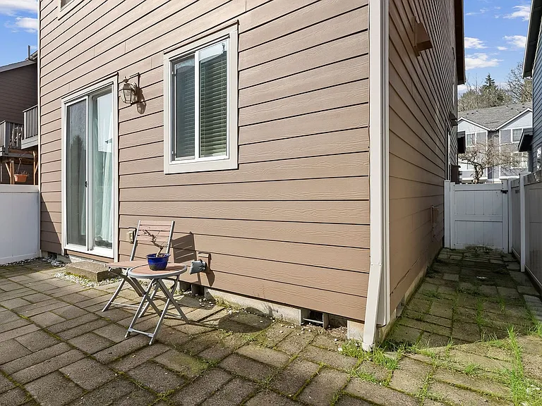 9284 SW Sweek Dr — Photo 25