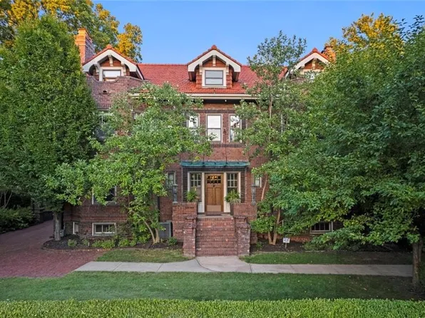 3821 Gillham Rd, Kansas City, MO 64111