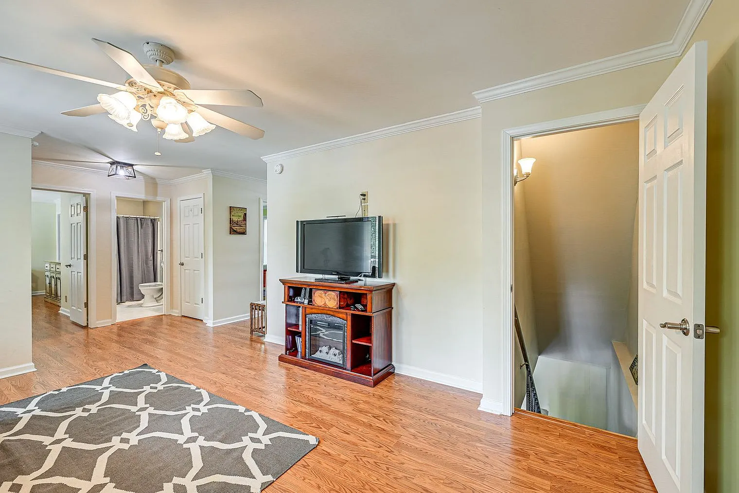 3 bed, 3.0 bath, 2497 sqft, $3,787 — Photo 4