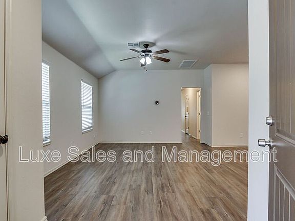 5th image of 412 Chalk Hill Ct