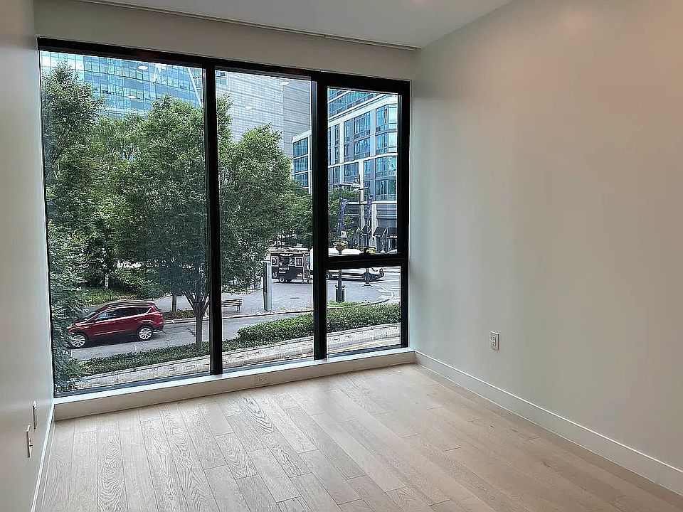 1st image of 5 Court Sq APT 2C
