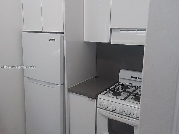 3rd image of 6950 Byron Ave APT 2