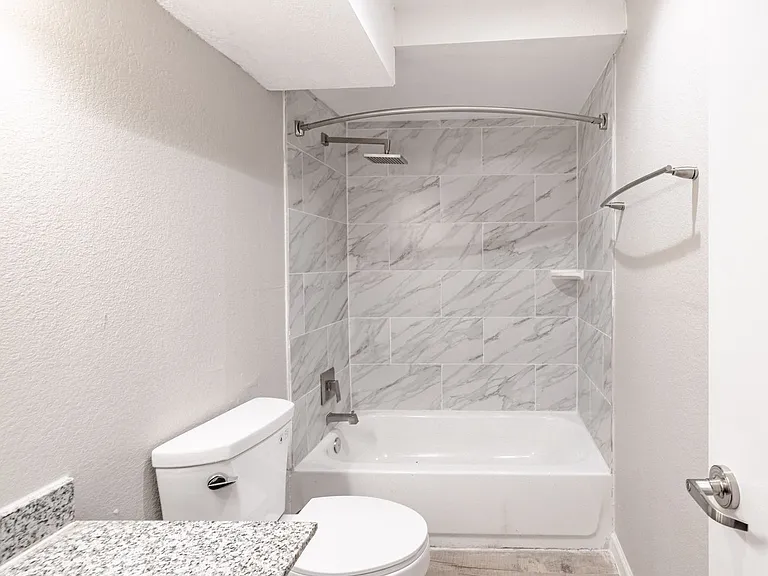 Alma Apartments — Photo 52