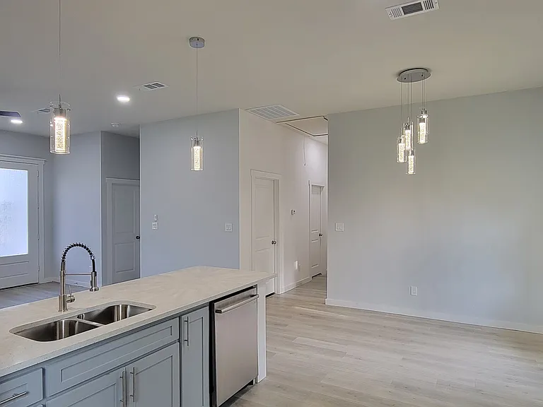 3214 Travis St — Photo 9