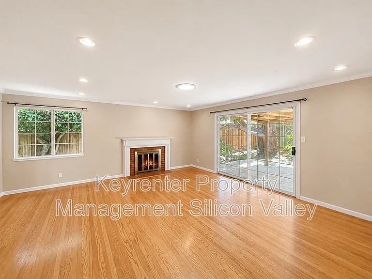 1114 Lynn Way — Photo 6