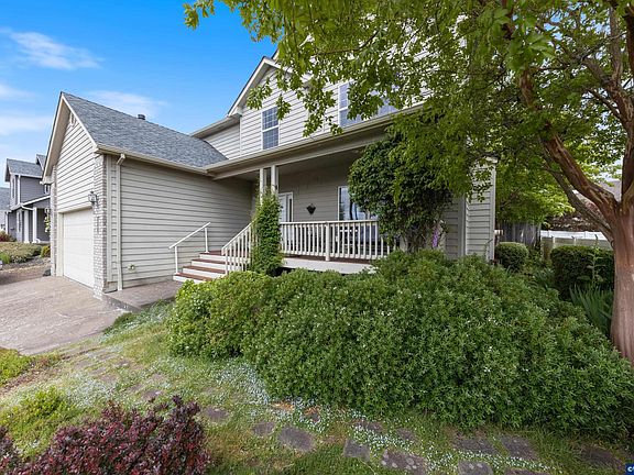 5th image of 310 NW Foxglove St