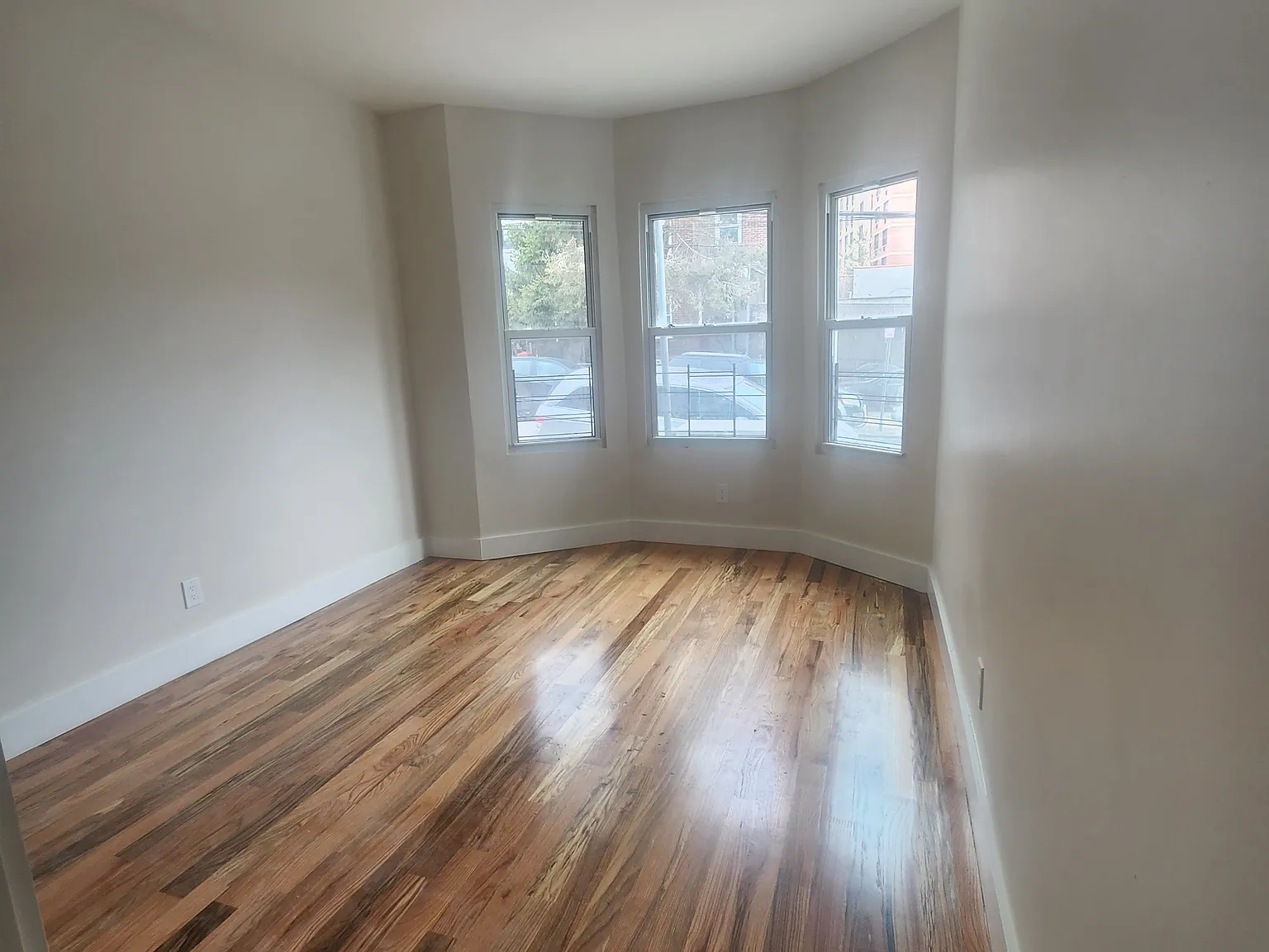 2 bed, 1000 sqft, $2,500 — Photo 2