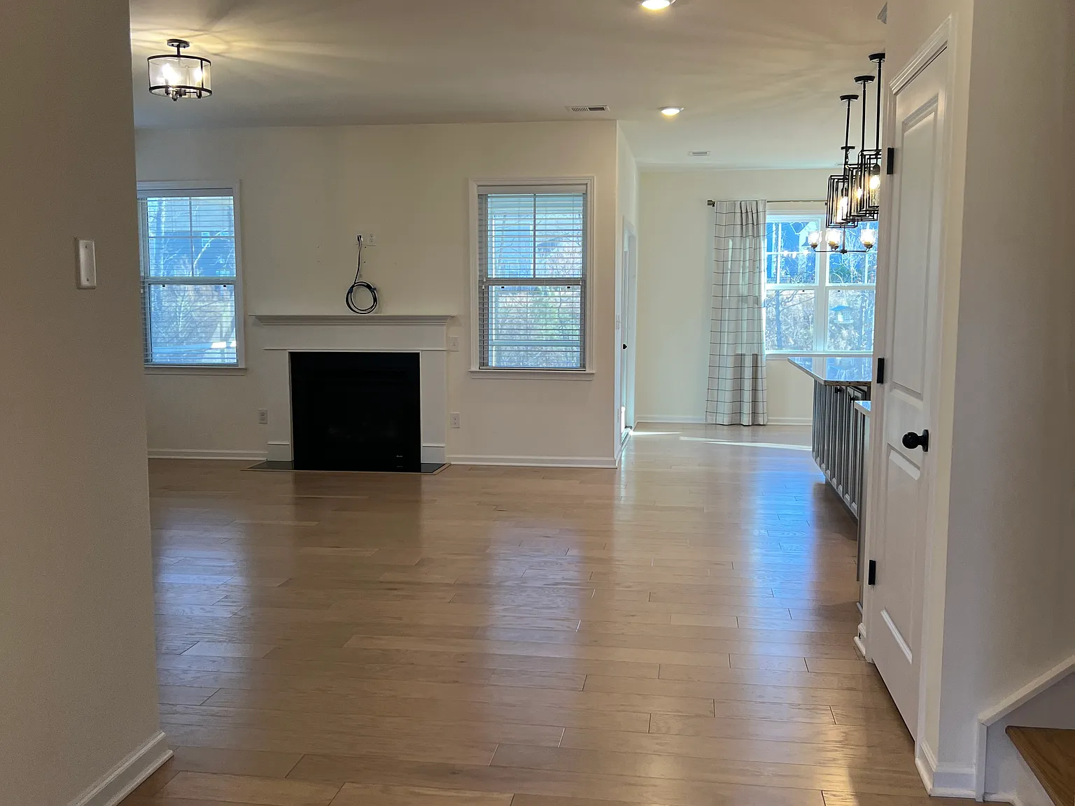 4 bed, 3.5 bath, 3314 sqft, $3,100 — Photo 3