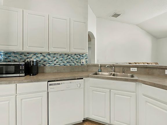 5th image of 960 Oak Arbor Cir