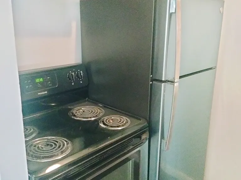 Laurel Manor — Photo 3