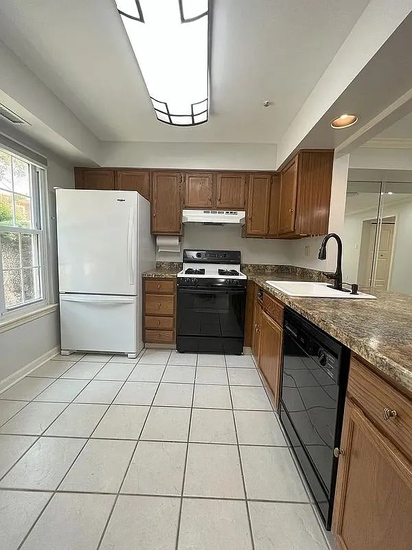 2 bed, 2.0 bath, 1125 sqft, $2,250 — Photo 3
