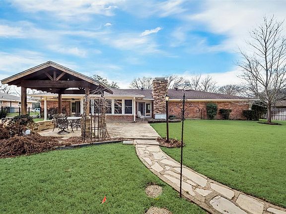 View of yard featuring a patio and ceiling fan