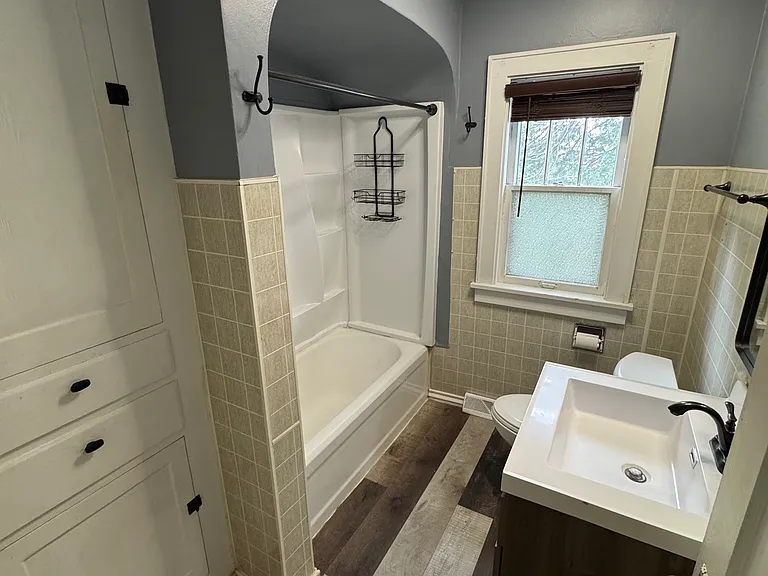 1510 Summit Ave #B — Photo 6