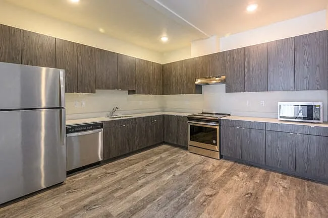 Edison Apartments — Photo 6