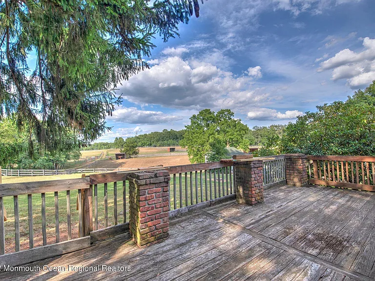 284 Millstone Rd — Photo 4