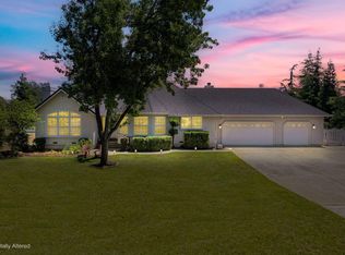 13087 Spring Lake St, Redding, CA 96003